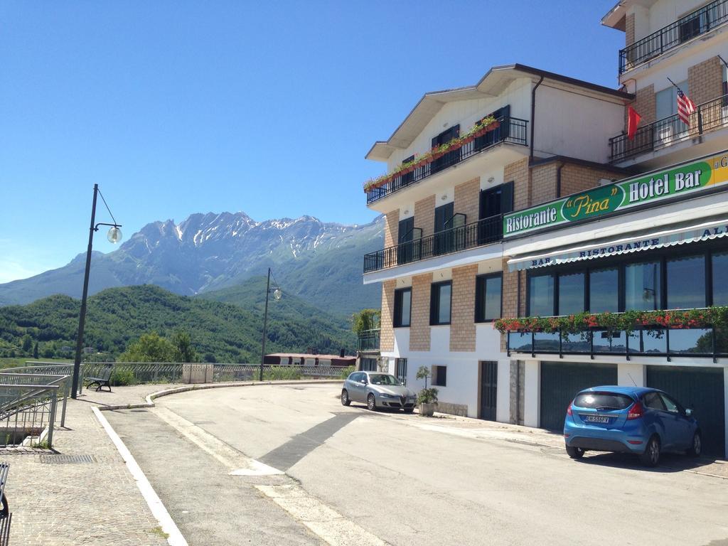 Hotel Pina Ristorante Isola del Gran Sasso dʼItalia Extérieur photo